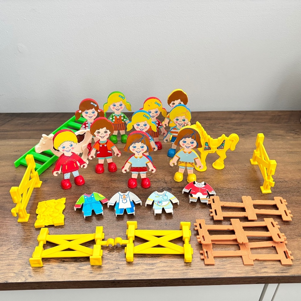 VINTAGE 1990 Playskool Flat Folks 10 Figures Dolls Farm Animals Outfits Toys LOT